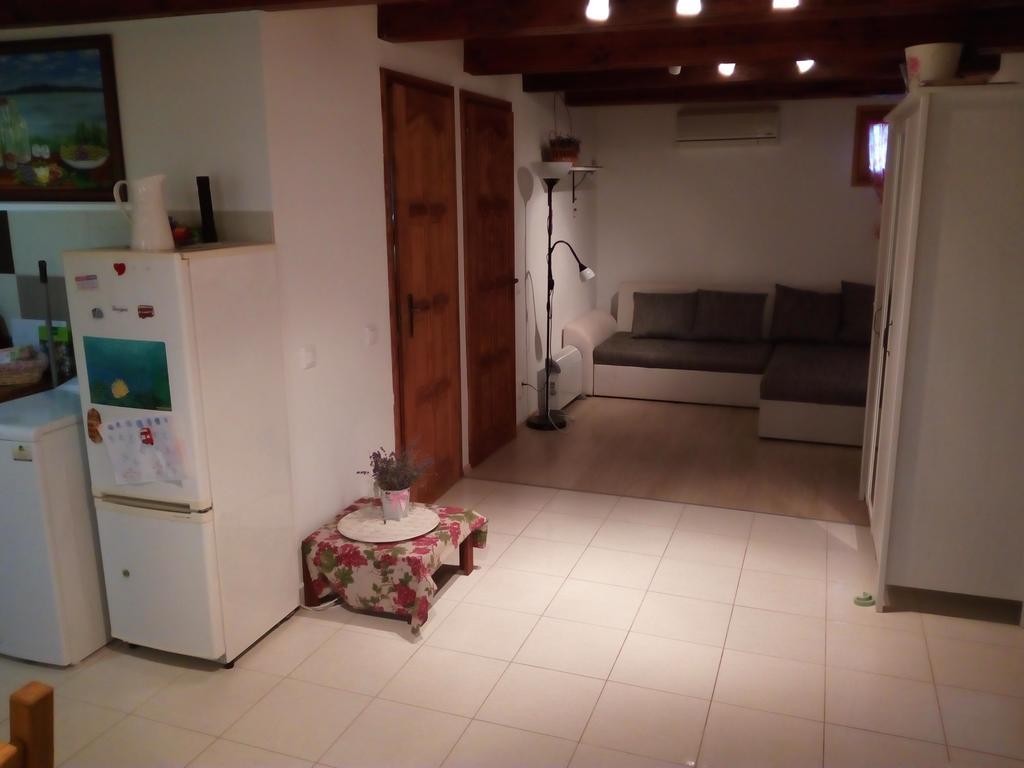 Ferienwohnung Pecsely Apartman Zimmer foto