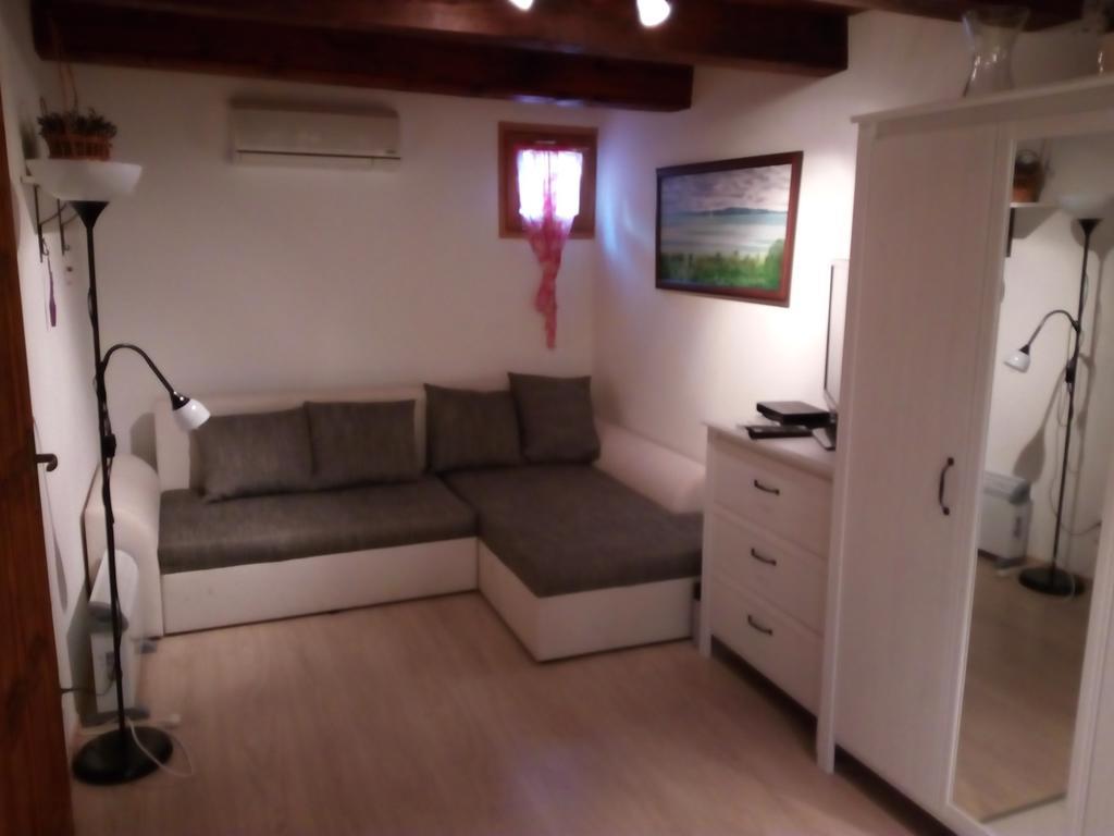 Ferienwohnung Pecsely Apartman Zimmer foto